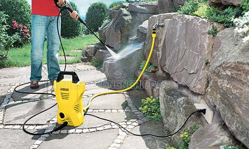 Máy rửa xe Karcher K2 Compact có áp lực nước mạnh, khả năng xịt rửa mạnh mẽ