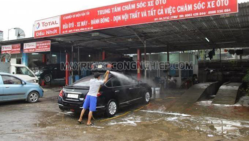 Vệ sinh xe ô tô sạch sẽ