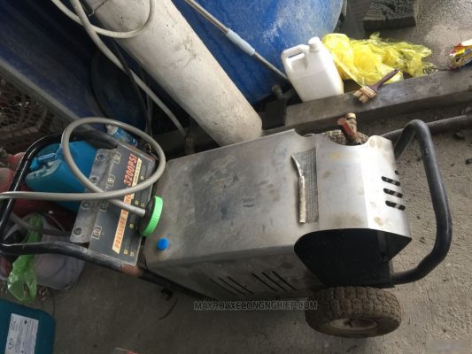 Máy rửa xe công nghiệp cũ không được vệ sinh