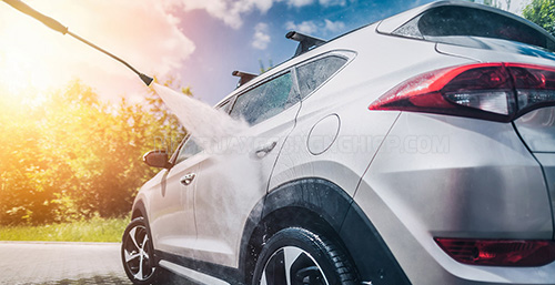 Xịt rửa xe hiệu quả nhờ cầu nâng 1 trụ