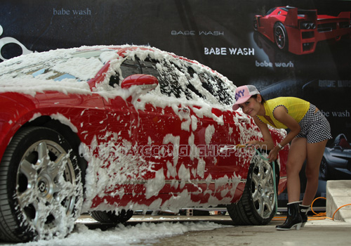 Rửa xe ô tô bằng xà phòng không được khuyến khích vì gây hại cho xe