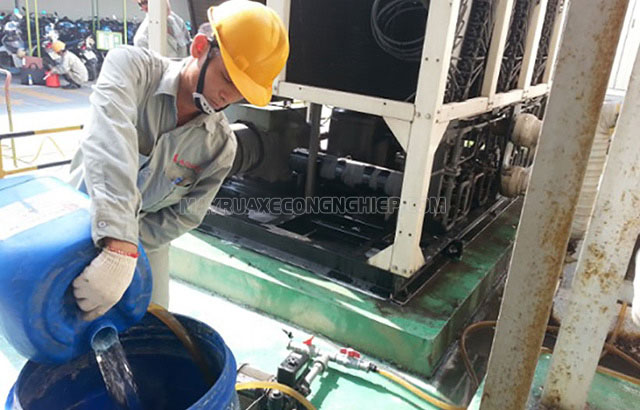 Làm sạch nguồn nước cấp vào tháp hạ nhiệt
