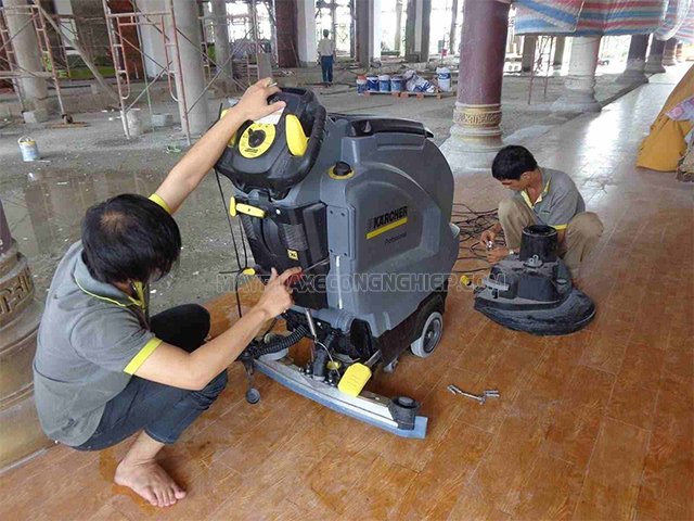 Lợi ích của việc mua máy chà sàn công nghiệp cũ