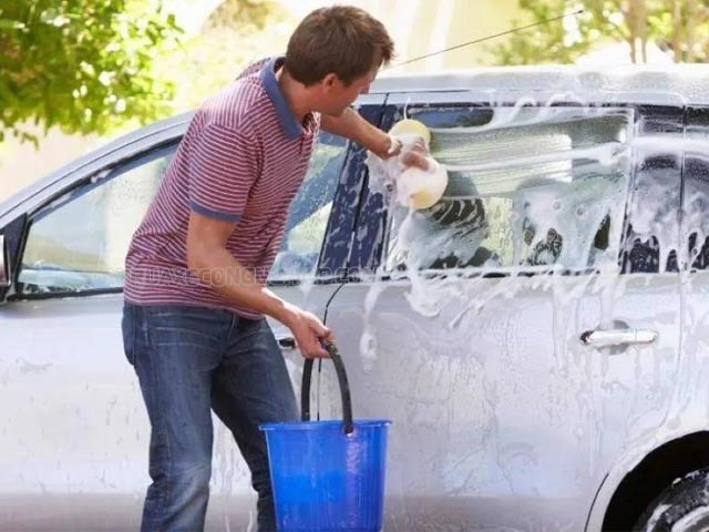 Rửa xe ô tô bằng xà phòng gì sạch và an toàn