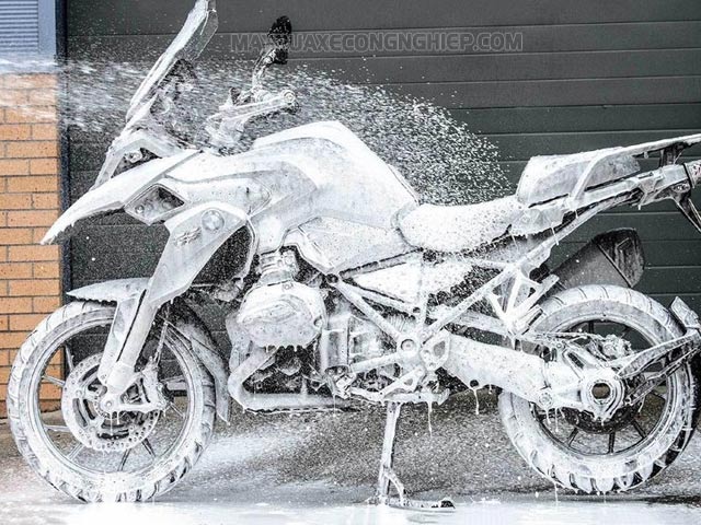 Rửa xe không chạm là gì? Ưu và nhược điểm và cách thực hiện