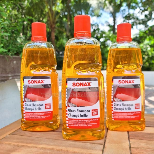 Rửa xe ô tô bằng xà phòng gì tốt - Nước rửa xe Sonax