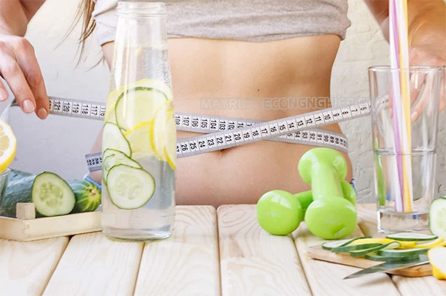 Nước detox giảm cân có thật sự giúp thu nhỏ vòng eo của bạn?