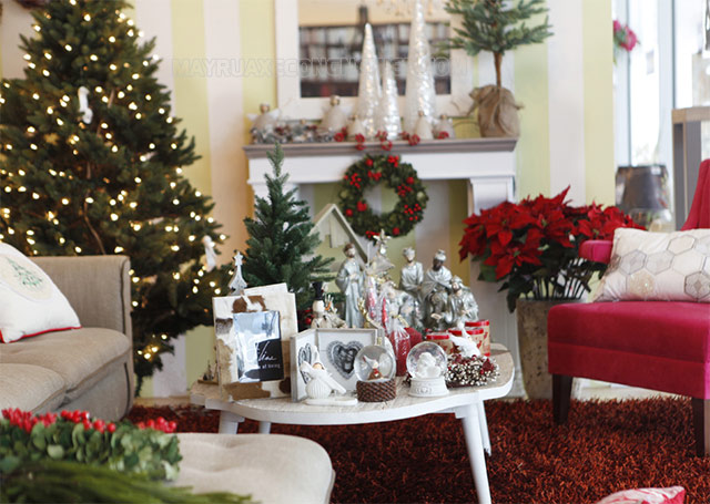 Phòng khách trở nên ấm cúng và tràn đầy không khí Giáng sinh