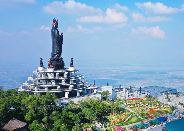 Núi Bà Đen là địa điểm du xuân nổi tiếng của Tây Ninh